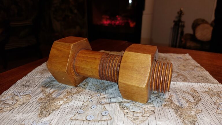 Boulon en bois