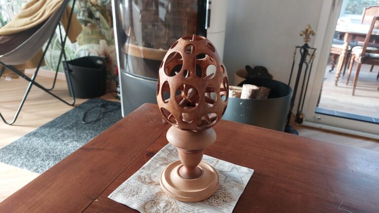Oeuf creusé avec étoile captive